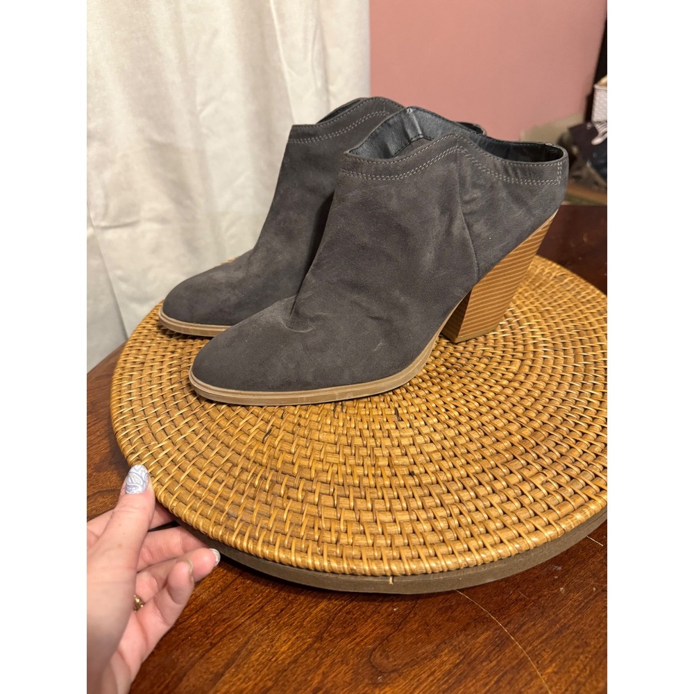 DV Dolce Vita Grey Faux Suede Stacked Block Heel Ankle Booties Shooties Size 11
